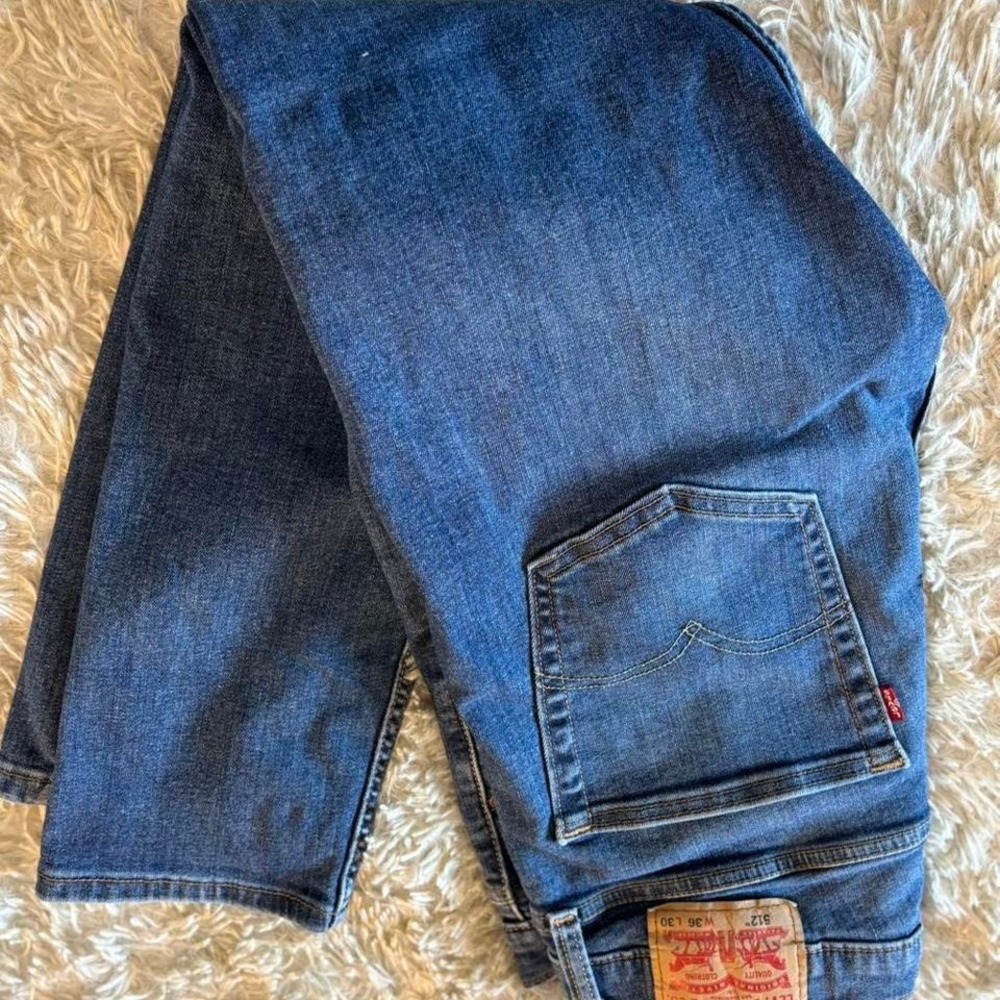 Levi's - Picture 2 of 6